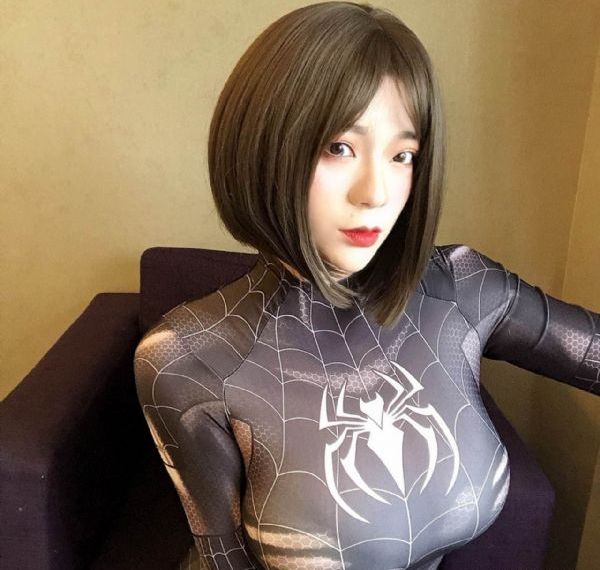 两男一女3p揉着她的奶视频_720在线播放观看
